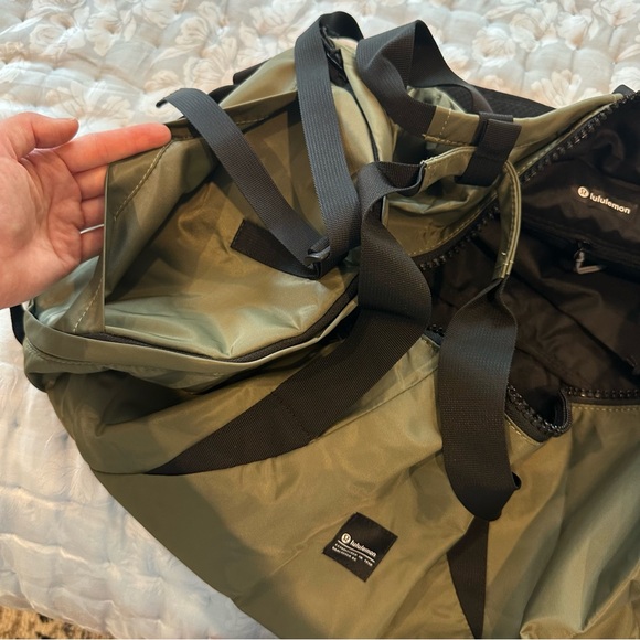 Lululemon All day Essential Duffle Bag gym bag new sage gray - Picture 6 of 11